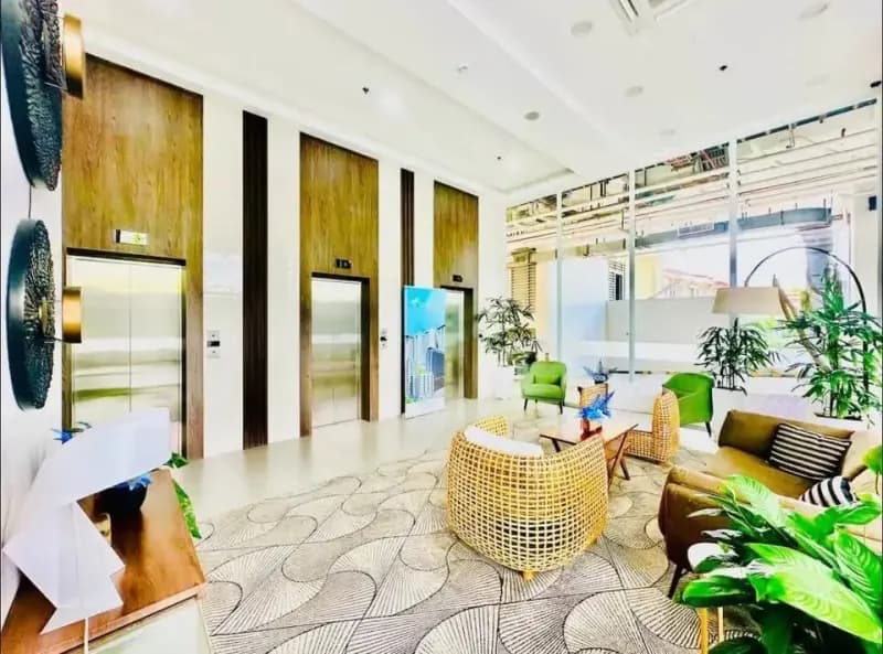 Studio unit at Northwoods Place Image 6